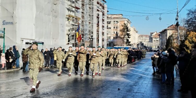 Ziua Unirii Principatelor, la Suceava, cu o slujbă religioasă și o defilare, discursuri, depuneri de coroane de flori și Hora Unirii (Foto)