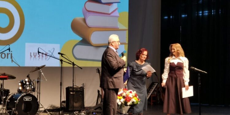 Mama, Elena Todereanu, premiu pentru 47 de ani de activitate ca educatoare, fiica, Maria Todereanu, premiu pentru grădinița pe care o conduce