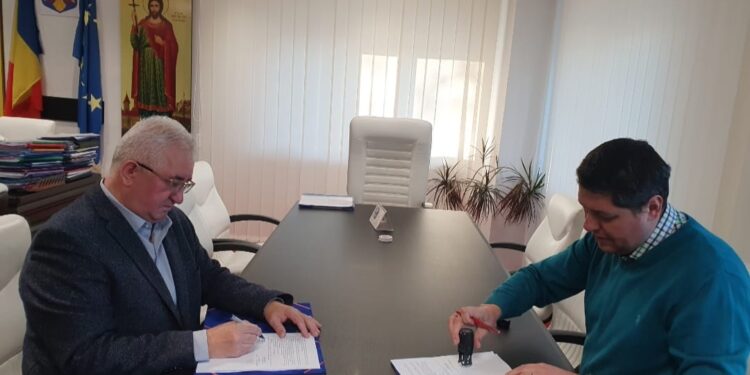 A fost semnat contractul pentru reabilitarea energetică a Blocului Lamă din ”Areni” (Foto)