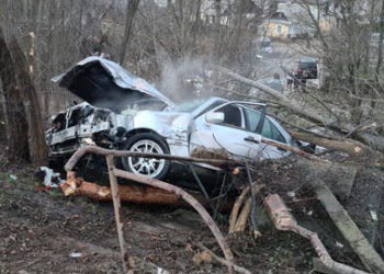 Utilaj adus de la Piatra Neamț la Suceava, pentru a verifica asfaltul din zona Colegiului Tehnic ”Petru Mușat”, acolo unde frecvent au loc accidente. Pe de altă parte, autoritățile reamintesc că acolo limita de viteză este de 40km/h