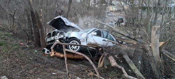 Utilaj adus de la Piatra Neamț la Suceava, pentru a verifica asfaltul din zona Colegiului Tehnic ”Petru Mușat”, acolo unde frecvent au loc accidente. Pe de altă parte, autoritățile reamintesc că acolo limita de viteză este de 40km/h