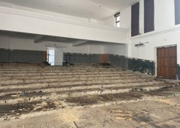 Se lucrează la modernizarea Căminului Cultural de la Putna, clădire inaugurată în 1971. Lucrările vor costa 3 milioane de lei