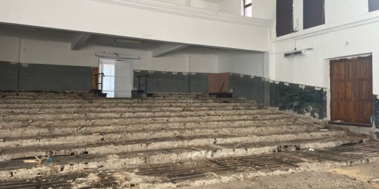 Se lucrează la modernizarea Căminului Cultural de la Putna, clădire inaugurată în 1971. Lucrările vor costa 3 milioane de lei