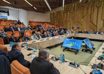 59 de primari suceveni, întîlnire cu reprezentanți ai Transgaz, în contextul extinderii rețelelor de gaz. Primarii au întrebat dacă va fi suficient gaz, Transgazul a spus că da