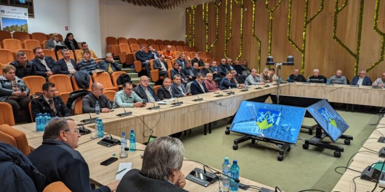 59 de primari suceveni, întîlnire cu reprezentanți ai Transgaz, în contextul extinderii rețelelor de gaz. Primarii au întrebat dacă va fi suficient gaz, Transgazul a spus că da