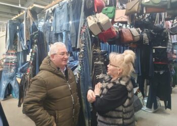 Primarul Sucevei neagă că oamenii care vînd în bazar vor plăti pentru încălzire