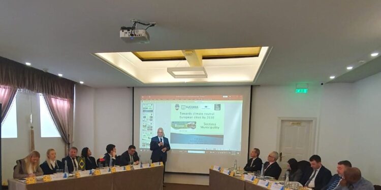 Primarul Sucevei, la un forum de investiții organizat la București. La fosta ”Termica” se intenționează oferirea a cîte 10 hectare de pămînt pentru firmele care vor să facă investiții de minim 50 milioane de euro și să creeze cel puțin 100 de locuri de muncă