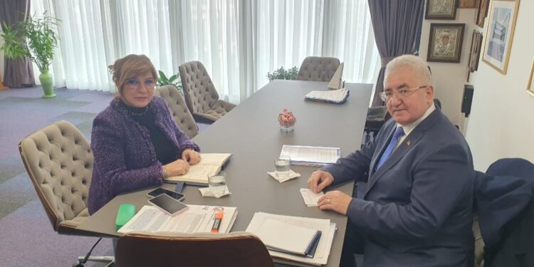 Primarul Lungu, discuții la București despre proiectele CNI: sala polivalentă, două creșe și baza sportivă de tip 1
