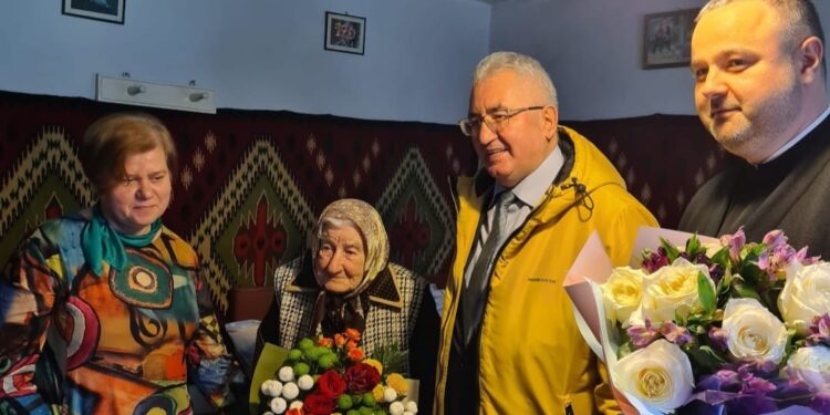 Paraschiva Duțuc, ”cea mai renumită croitoreasă din Burdujeni Sat”, sărbătorită la împlinirea vîrstei de 100 de ani