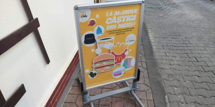 Gata, au dispărut cozile de la McDrive-ul din centrul Sucevei! Deocamdată