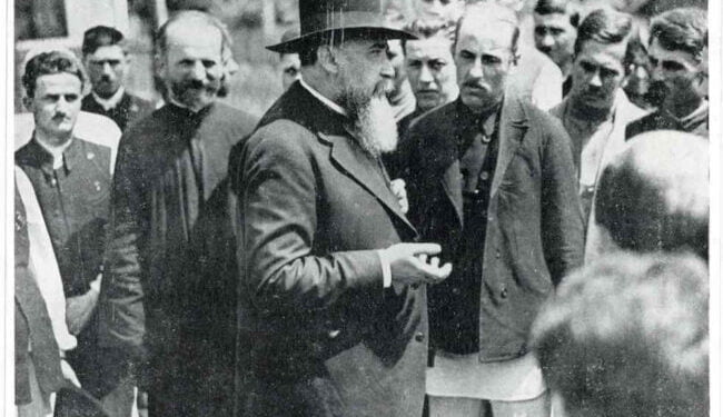 O adeverință pe care Nicolae Iorga o avea asupra sa cînd a fost ucis de legionari și care a fost găurită de glonț este expusă la Muzeul de Istorie din Suceava