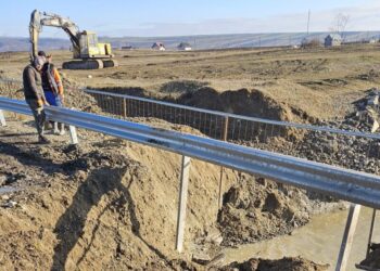 Circulația pe podul provizoriu de tuburi de la Milișăuți, de peste rîul Suceava, ar putea fi reluată pe 17 februarie, la ora 11.00