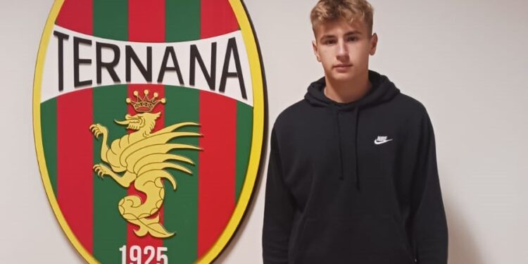 Sebastian Burlacu, un elev de 15 ani de la LPS Suceava care este foarte bun și la învățătură, este căutat de echipe din primele două ligi de fotbal din Italia