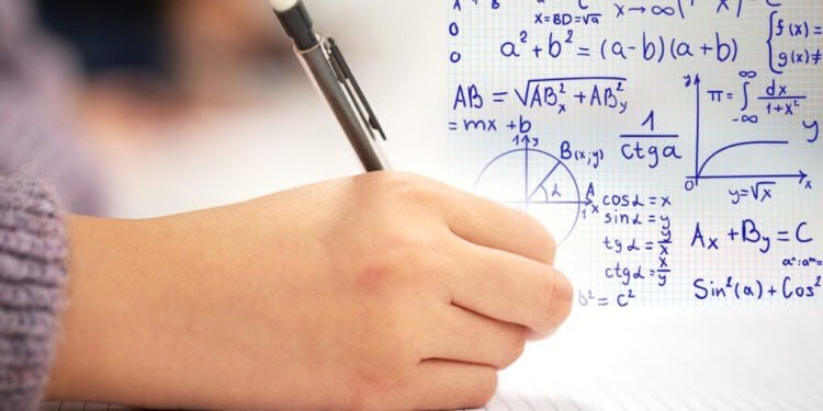 O profesoară de franceză și una de matematică, ambele din Suceava, vorbesc aceeași limbă. Păcat că nu o înțelege cine trebuie