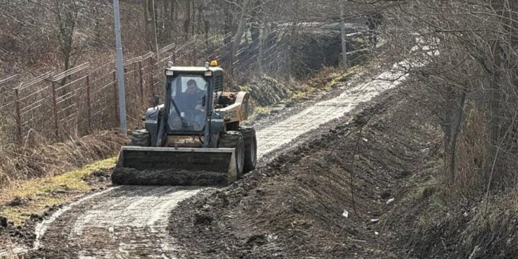 Firmele care lucrează în Siret la extinderea rețelelor de apă-canal și de gaz metan, somate să păstreze drumurile practicabile. Altfel, acestea vor fi sancționate