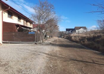 În municipiul Suceava sînt 163 de străzi de pămînt. Unele dintre acestea sînt în cartiere noi și se află în proprietate privată, și de aceea primăria nu poate interveni