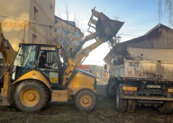 S-au demolat cuști pentru cîini și șoproane, pentru a face loc unei parcări la granița dintre Aleea Venus și Aleea Saturn (Foto)