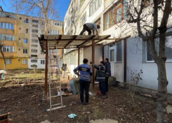 S-au demolat cuști pentru cîini și șoproane, pentru a face loc unei parcări la granița dintre Aleea Venus și Aleea Saturn (Foto)