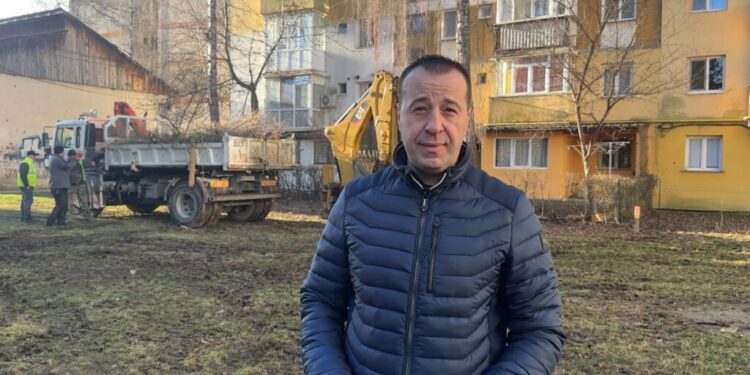 S-au demolat cuști pentru cîini și șoproane, pentru a face loc unei parcări la granița dintre Aleea Venus și Aleea Saturn (Foto)