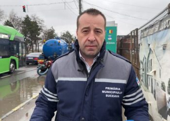 ACET-ul, amendat în mai multe rînduri, pentru că nu desfundă canalizarea de pe bulevardul principal. Viceprimarul Harșovschi: ”Am vorbit în termeni foarte duri cu cei de la ACET și dacă vor înțelege bine, dacă nu vom scrie amenzi pînă se vor apuca de treabă”  (Foto)
