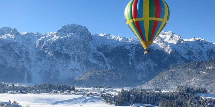 Din vară, e posibil ca la pîrtia de la Cîmpulung Moldovenesc să existe o tiroliană cu o lungime de 3 kilometri. Se mai pregătesc un balon cu aer cald, o praștie umană, o nouă parcare, inclusiv pentru rulote, și un restaurant cu o arhitectură asemănătoare cu cea din zona Alpilor