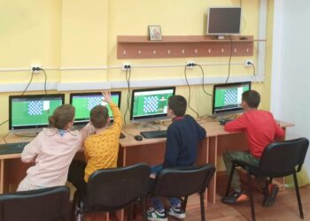 20 de calculatoare, pentru copiii și tinerii din cadrul Serviciului de Asistență Maternală din cadrul D.G.A.S.P.C. Suceava