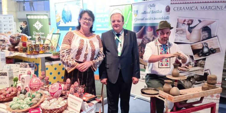 Stand al județului Suceava, la Romexpo, unde are loc Congresul PPE, la care participă peste 2.000 de persoane