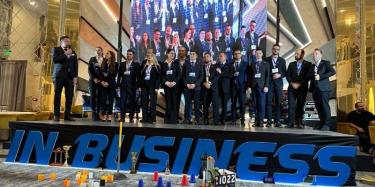 Eveniment caritabil pentru oferirea de burse unor elevi care învață bine, dar nu au posibilități financiare, și pentru reamenajarea Galeriei de Artă ”Ion Irimescu” din Suceava. Evenimentul va fi prezentat de Andreea Marin