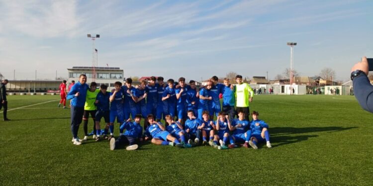 Încurajat de rezultatele foarte bune ale echipelor sale, Liceul cu Program Sportiv vrea să înființeze o echipă de fotbal de seniori a Sucevei pe care, la vară, s-o înscrie în liga a IV-a