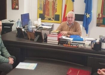 Primăria Suceava va sprijini financiar o familie care are două fete gemene bolnave, care au nevoie de un tratament la Roma. Primarul Lungu promite bani pentru deplasare și spitalizare