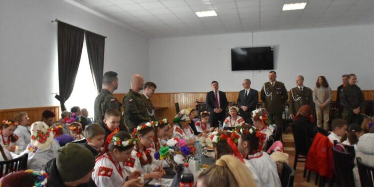 Casa Polonă din Poiana Micului, gazdă pentru un festival de încondeiat ouă. Paștele catolicilor în acest an va fi pe 31 martie (Foto)