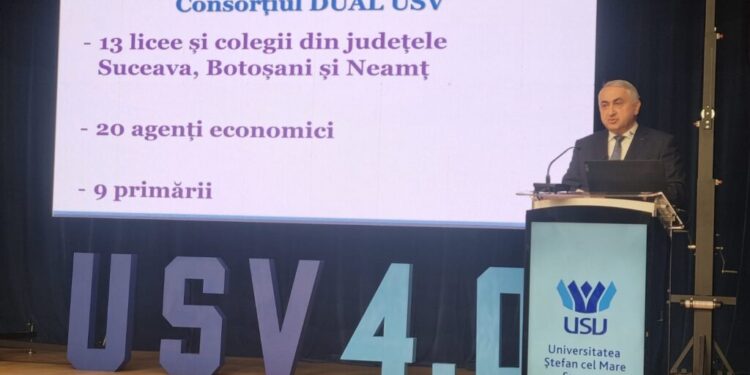 Valentin Popa, la predarea funcției de rector al USV către ”prietenul” Mihai Dimian: ”Doamnelor și domnilor, a fost o onoare să fiu rectorul USV! Vă mulțumesc!” (Foto)