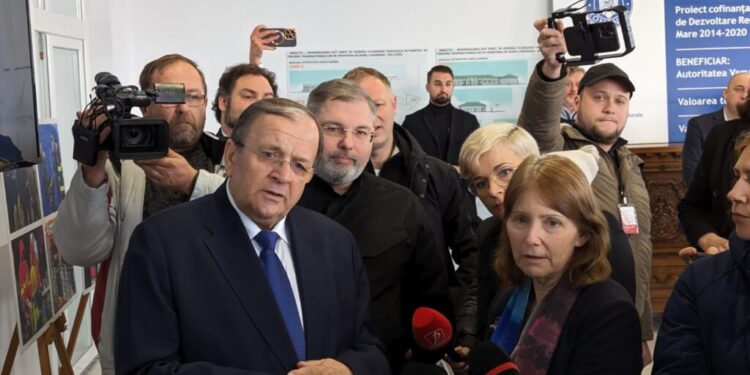 Prezentă în Vama Siret, ambasadoarea SUA la București a apreciat colaborarea dintre administrațiile de la Suceava și Cernăuți. La Siret, doamna Kavalec a vizitat și Parcul Tehnologic, și Muzeul Memorialul Holocaustului Evreilor din Bucovina (Foto)
