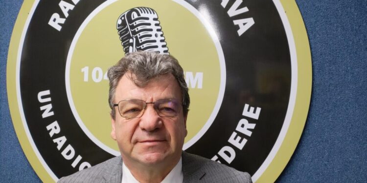 Profesorul Virginel Iordache nu este de acord cu fostul ministru al Educației Daniel Funeriu, care cere ”confiscarea smartphone-urilor” copiilor, dar spune că este nevoie de folosirea acestora cu măsură