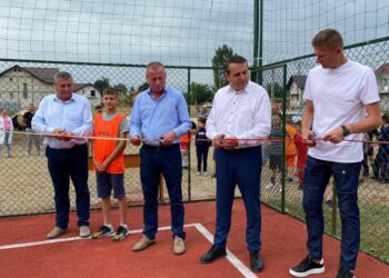 Mugurel Bocancea, primarul comunei Todirești: ”Că de ce renovez școala, că de ce fac teren de sport, pentru că nu mai sînt copii”. La Todirești sînt 460 de copii