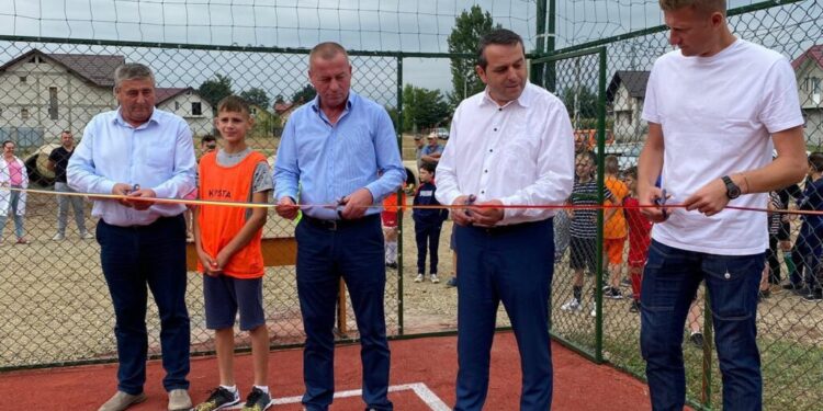 Mugurel Bocancea, primarul comunei Todirești: ”Că de ce renovez școala, că de ce fac teren de sport, pentru că nu mai sînt copii”. La Todirești sînt 460 de copii