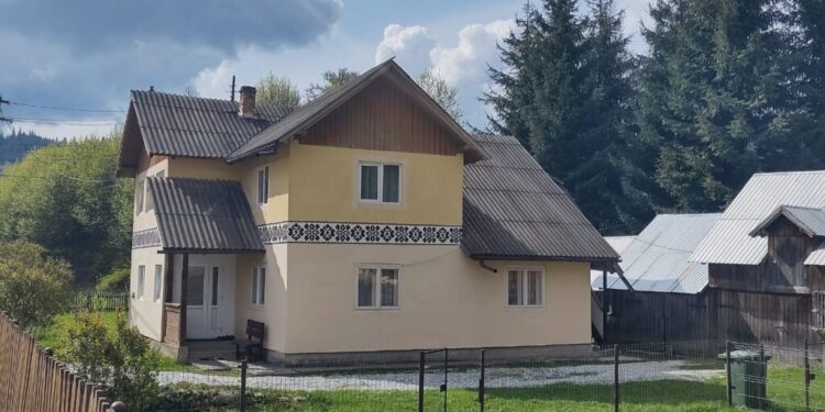 8 case vechi de 100 de ani din comuna-muzeu Ciocănești, într-un proiect de restaurare. Casele locuite vor putea fi vizitate de turiști. Cea mai veche locuință datează din 1899 (Foto)