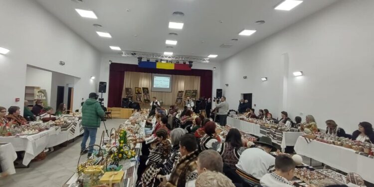 74 de încondeietoare, la cea de-a XIX-a ediție a Festivalului Național al Ouălor Încondeiate de la Ciocănești (Foto)