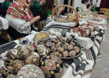 74 de încondeietoare, la cea de-a XIX-a ediție a Festivalului Național al Ouălor Încondeiate de la Ciocănești (Foto)