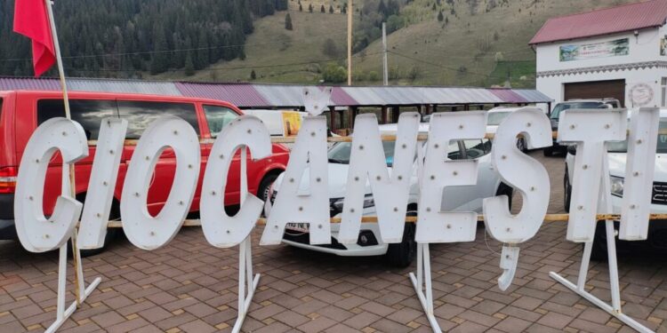 74 de încondeietoare, la cea de-a XIX-a ediție a Festivalului Național al Ouălor Încondeiate de la Ciocănești (Foto)