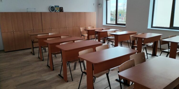 Școală cu încălzire în pardoseală, la Mihoveni-Șcheia. Un alt corp de clădire al școlii, vechi de 100 de ani, va intra și el într-un proces de reabilitare (Foto)
