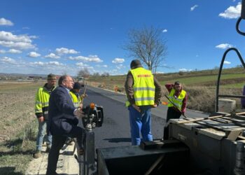 La Ipotești au fost turnate două straturi de asfalt. La Bosanci, primul strat de asfalt se va turna în două săptămîni
