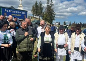 În Munții Stînișoarei va fi realizat un traseu turistic care va lega localitățile Mălini și Borca. De Florii a fost organizat un eveniment la granița dintre județele Suceava și Botoșani