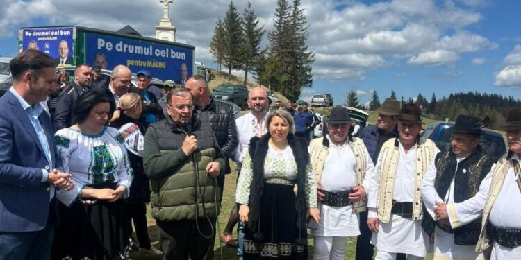 În Munții Stînișoarei va fi realizat un traseu turistic care va lega localitățile Mălini și Borca. De Florii a fost organizat un eveniment la granița dintre județele Suceava și Botoșani