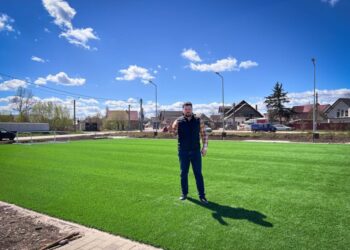 Miniteren de fotbal, foișor și loc de joacă, la Rădăuți, în zona cunoscută ca Toloaca de Jos