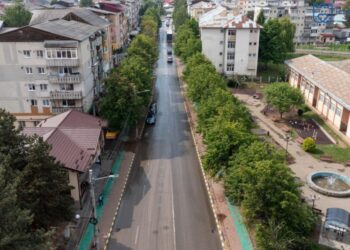 Strada din zona Parcului Copilului din Burdujeni, din nou pietonal.  În fiecare duminică, pînă în octombrie