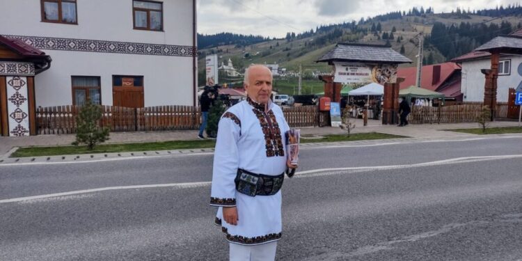 8 case vechi de 100 de ani din comuna-muzeu Ciocănești, într-un proiect de restaurare. Casele locuite vor putea fi vizitate de turiști. Cea mai veche locuință datează din 1899 (Foto)