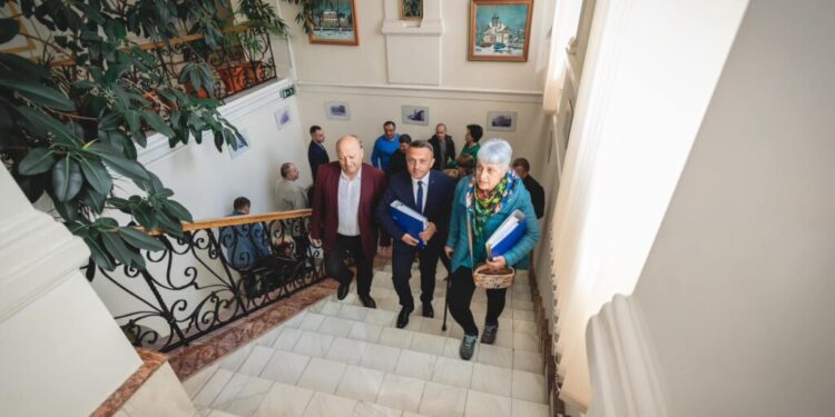 PNL Vatra Dornei speră să obțină majoritatea în Consiliul Local. Marius Rîpan, despre candidați: Vorbim de medici consacrați deja, vorbim de profesori, ingineri, oameni de afaceri, avem din toate domeniile și din toate zonele din Vatra Dornei