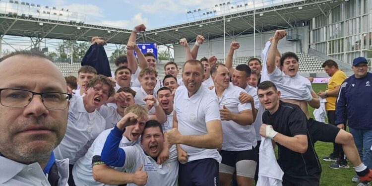 Încă un rezultat de excepție al LPS, în aceeași zi. Echipa de rugby a cîștigat Campionatul Național pe ”Arcul de Triumf”, în fața a 1.500 de spectatori! LPS mulțumește Elisabetei Lipă pentru că le-a oferit acestă posibilitate tinerilor ruygbiști suceveni (Foto)