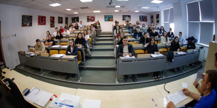 300 de elevi și 105 profesori din Vaslui, Botoșani, Neamț și Suceava, la universitatea suceveană, la concursul ”Student pentru o zi”. Lista cîștigătorilor